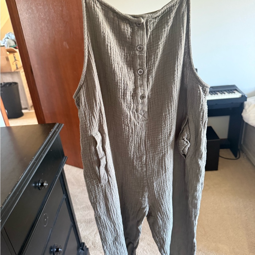 Sleeveless Cropped Wide-Leg Jumpsuit in Olive